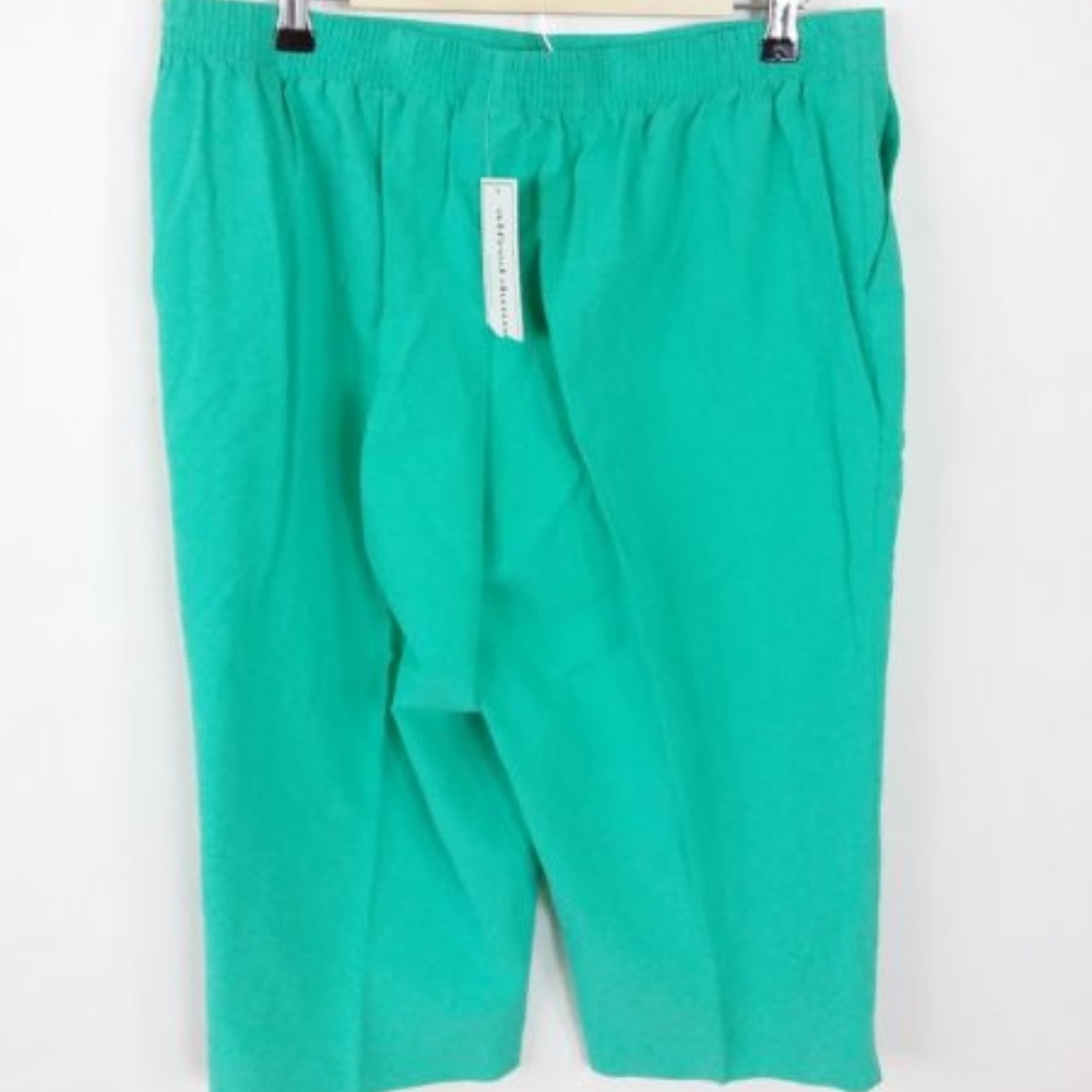 Alfred Dunner Green Capri Pockets Classic Fit -